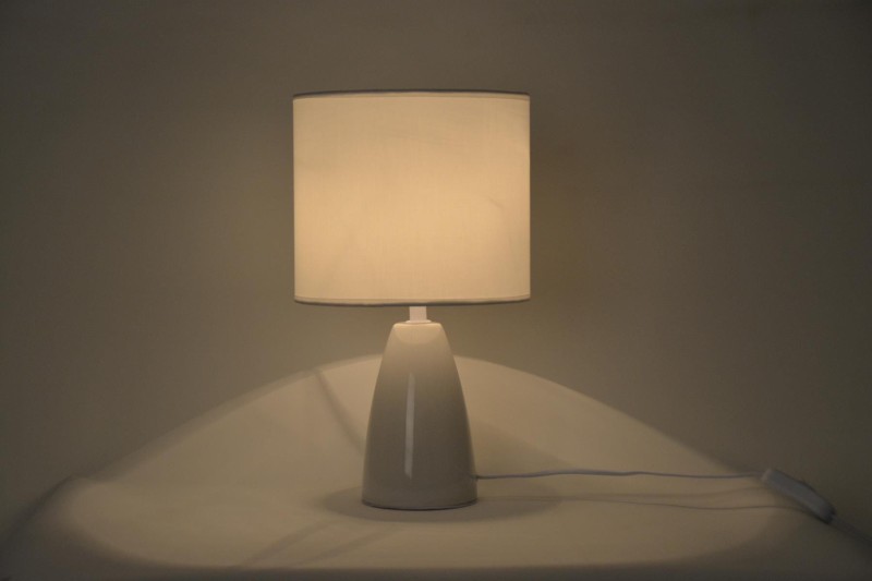 MT-600W biała lampka stołowa ceramika abażur z tkaniny 1xE14 max 40W hurt